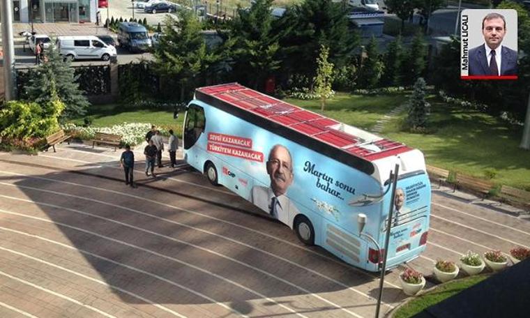 Kılıçdaroğlu, parti genel merkezi Önünde binlerce partiliye seslendi: Darbeyi 800 bin oyla çözdük