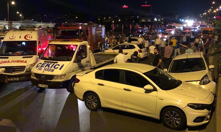 Trafik magandası karı-koca: Kadıköy'ü bu hale getirdiler, 7 yaralı