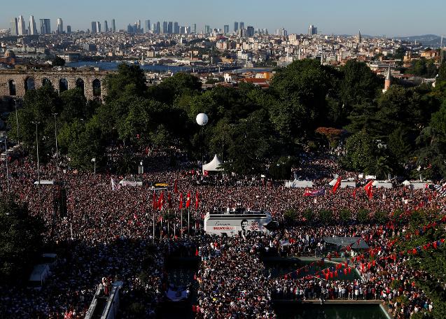 İmamoğlu'ndan Atatürk ve halkla yeni başlangıç: Saraçhane'den tarihi kareler