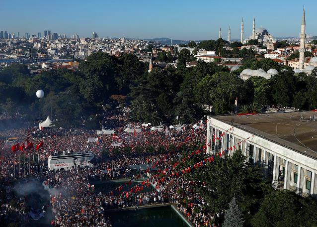 İmamoğlu'ndan Atatürk ve halkla yeni başlangıç: Saraçhane'den tarihi kareler