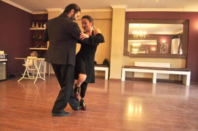 Protez engel değil: Tango ve vals yapıyor