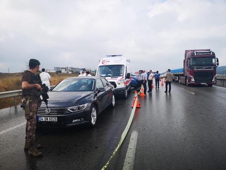 Yol kenarında dehşet: Kadını başından vurdu