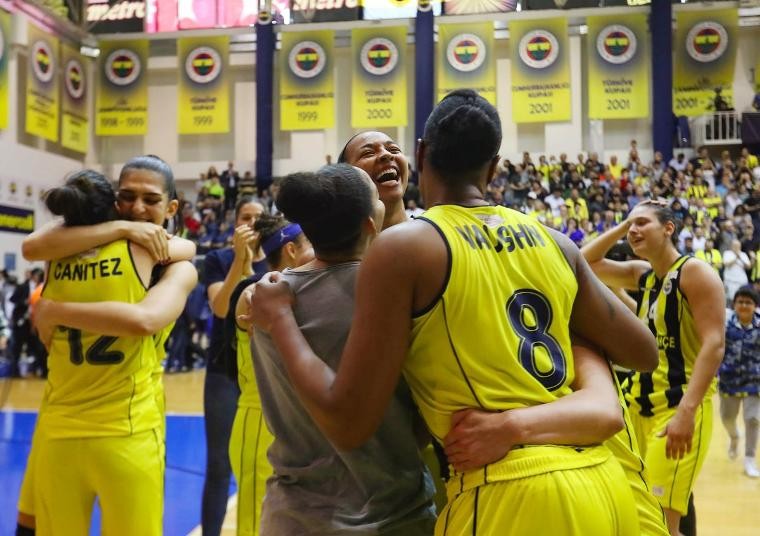 Fenerbahçe Kadın Basketbol Takımı'nda imza şov