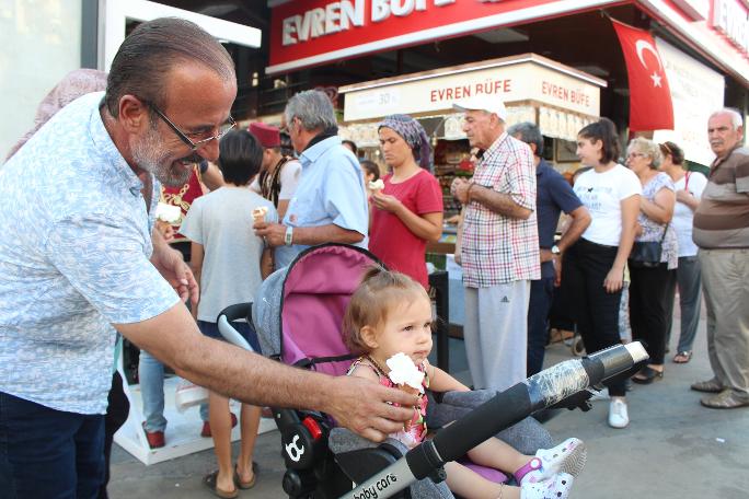 Dondurma izdihamı... 60 kilo yarım saatte bitti