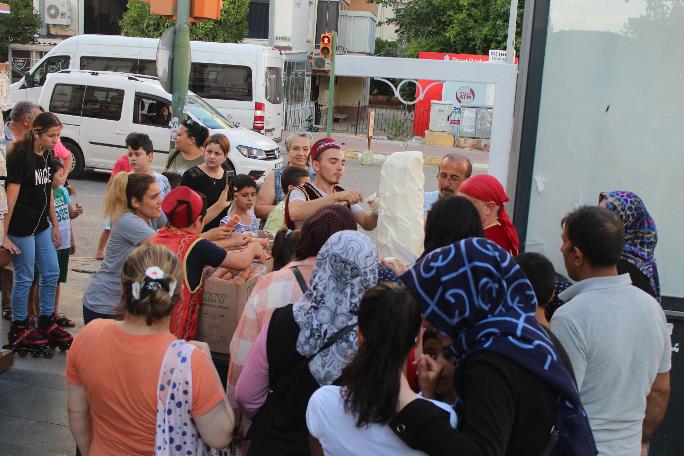 Dondurma izdihamı... 60 kilo yarım saatte bitti