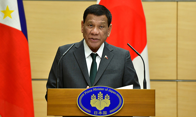 Duterte: Eskiden eşcinseldim ama kendimi iyileştirdim