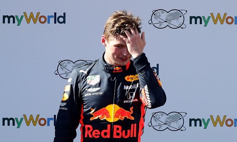 Avusturya'daki yarışı, inceleme sonunda Verstappen kazandı