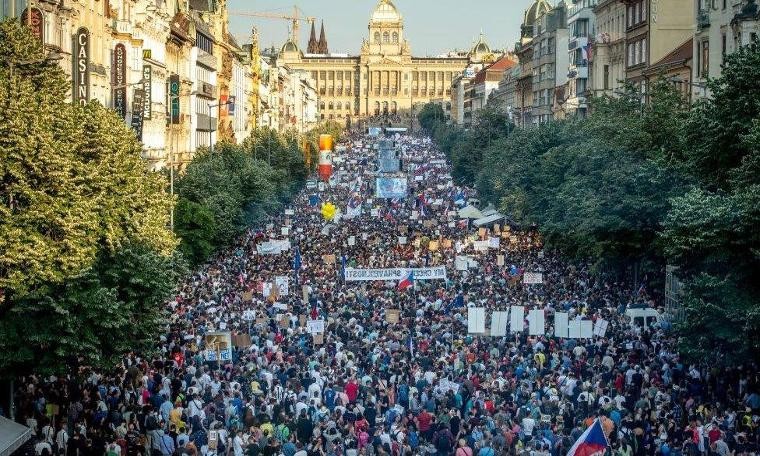 Çekya'da 'komünizmin çöküşünden bu yana en büyük' protesto gösterileri