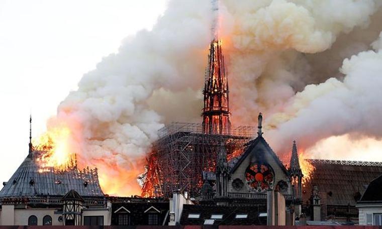 Paris'te hava kurşun gibi ağır