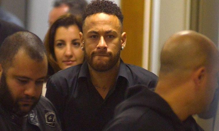 Neymar: Tecavüzle suçlanan ünlü Brezilyalı futbolcu karakolda ifade verdi, sponsorları kaygılı