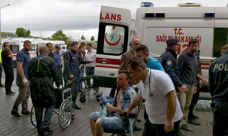 Yolcu minibüsü TIR'a çarptı