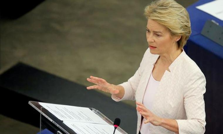 AB Komisyonu Başkanlığı'na Ursula von der Leyen atandı