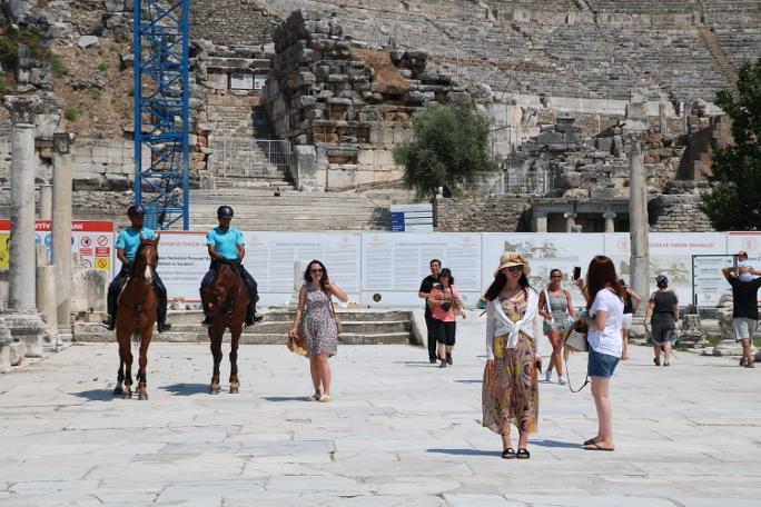 Atlı jandarma plajlarda görevde