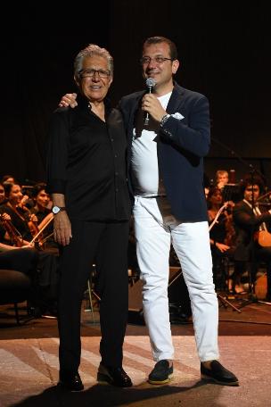 Ekrem İmamoğlu, Bodrum'da Zülfü Livaneli'nin konserine katıldı