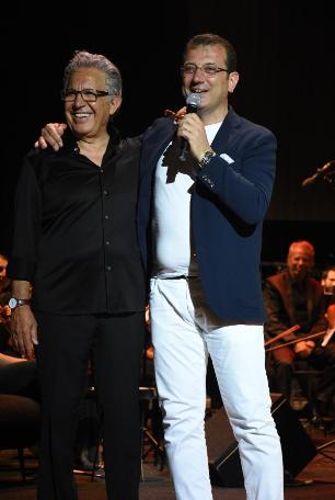 Ekrem İmamoğlu, Bodrum'da Zülfü Livaneli'nin konserine katıldı