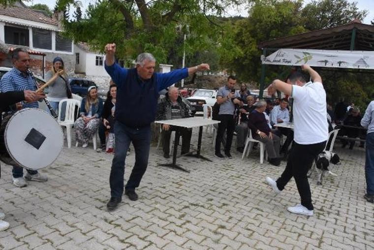 Urla'daki 'ÇED iptal kararı' onandı, yurttaşlar kararı zeybek oynayarak kutladı