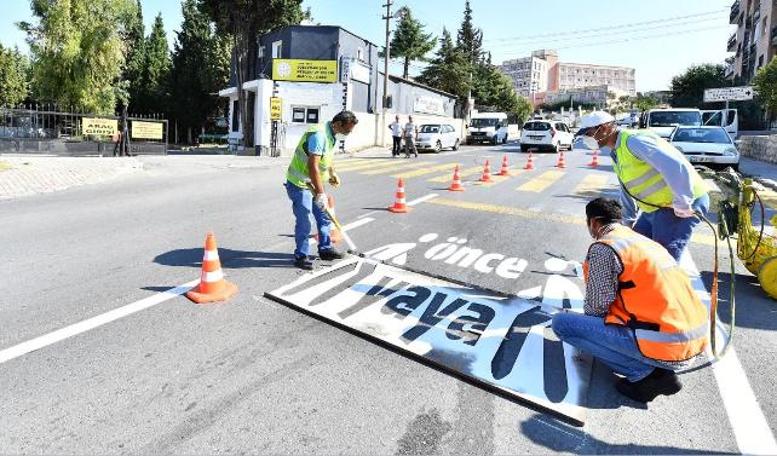 İzmir'de 170 noktada 'Önce Yaya' uyarısı