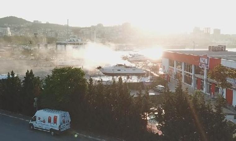 Pendik Marina'da bakıma alınan teknede yangın