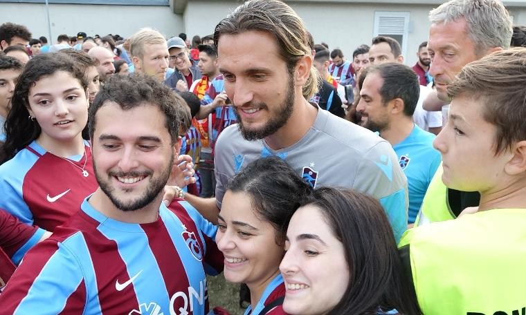 Yusuf Yazıcı'dan transfer tebessümü