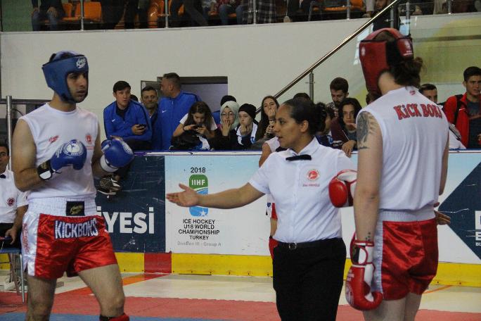 Kick Boks Türkiye şampiyonasına kadın hakemler damgasını vurdu!