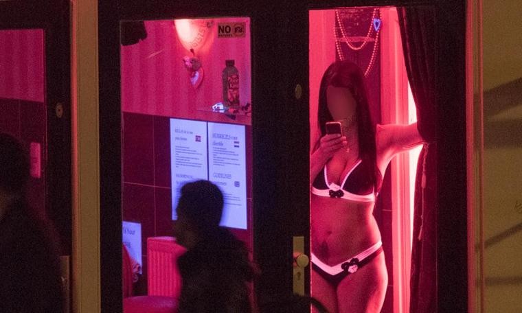 Red Light District: Amsterdam’ın ünlü sokağında genelevlerin kapatılması gündemde