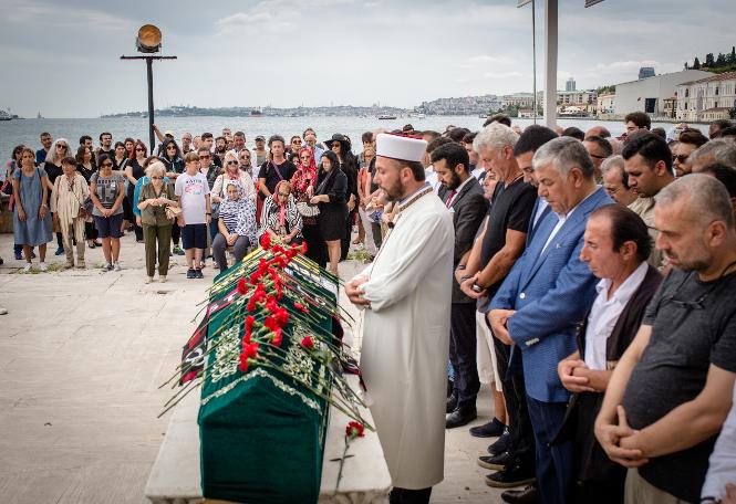 küçük İskender sevenleri tarafından son yolcuğuna uğurlandı (04.07.2019)