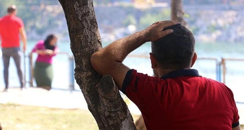 İntihara teşebbüs eden kadını, kocası böyle izledi