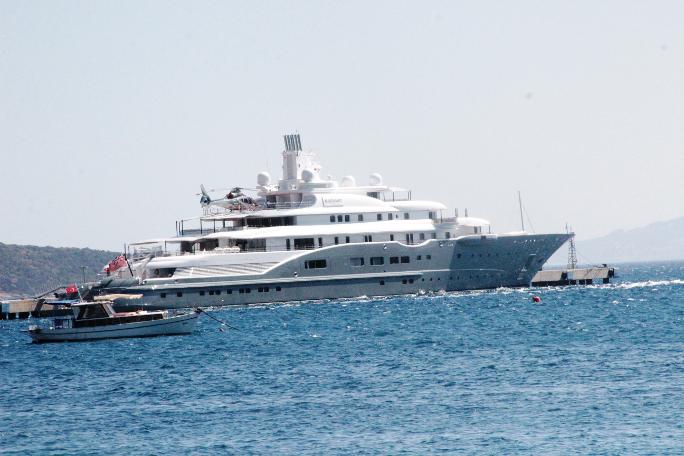 Dubai Şeyhi’nin milyon dolarlık yatı Bodrum’a demir attı (06.07.2019)