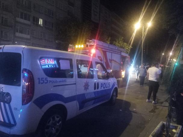 Ankara'da 3 araca çarpan otomobil, dükkana girdi