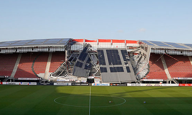 Hollanda'da hortum stadın çatısını çökertti