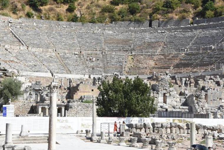 Efes Antik Kent'e ziyaretçi akını