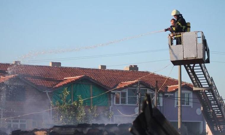 Edirne’de yangında 3 ev kül oldu