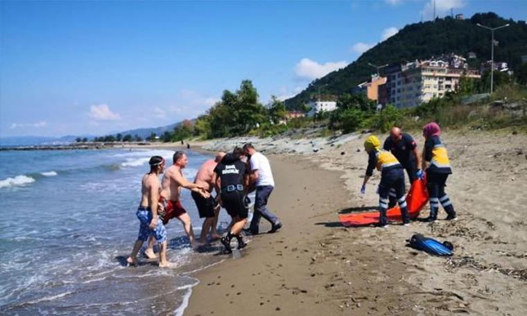 Trabzon'da denize giren iki kardeşten biri boğuldu