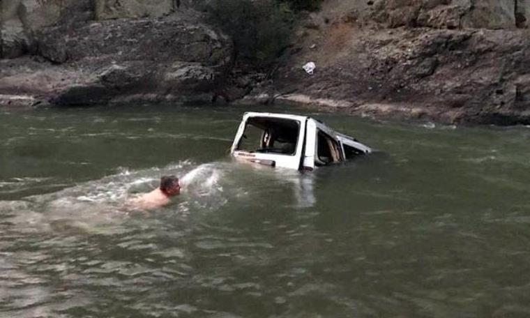 Kamyonet Çoruh Nehri’ne uçtu: 1 ölü, 3 yaralı