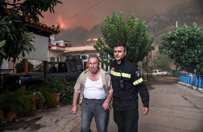 Yunanistan'daki yangının kontrolden çıktı: 2 köy boşaltılıyor