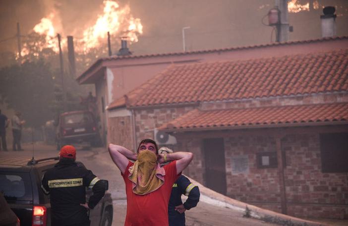 Yunanistan'daki yangının kontrolden çıktı: 2 köy boşaltılıyor