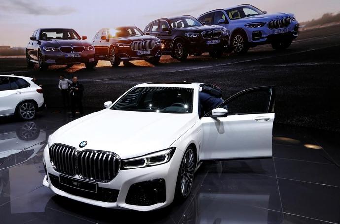 BMW, logosunun ne anlama geldiğini açıkladı!