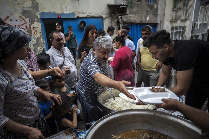 İstanbul'un "Çukur"unda beynelmilel bayram buluşması