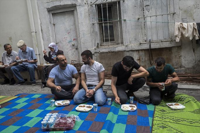 İstanbul'un "Çukur"unda beynelmilel bayram buluşması