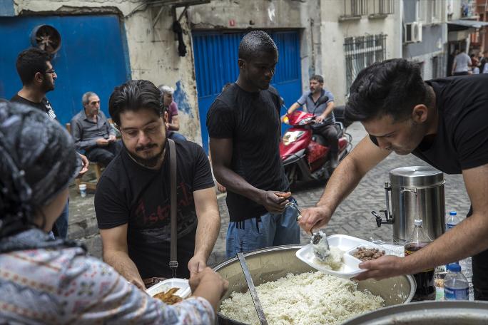 İstanbul'un "Çukur"unda beynelmilel bayram buluşması