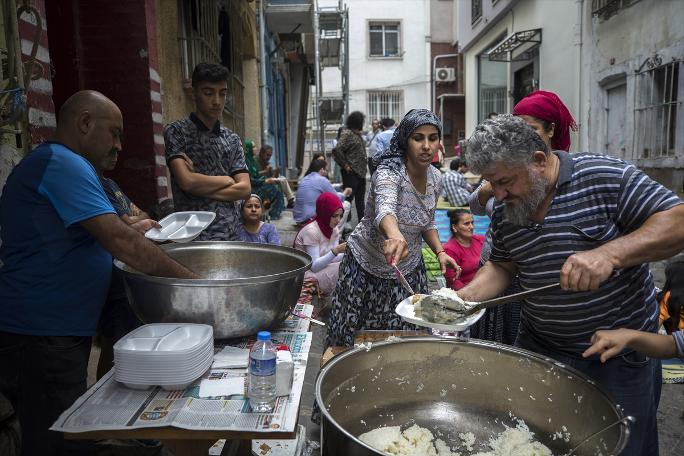 İstanbul'un "Çukur"unda beynelmilel bayram buluşması