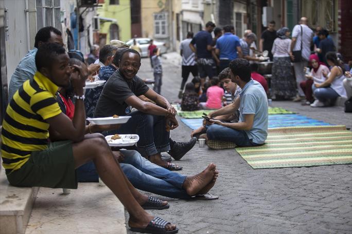 İstanbul'un "Çukur"unda beynelmilel bayram buluşması