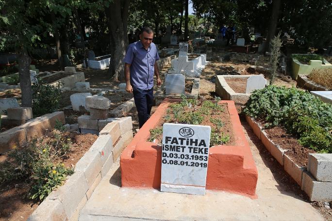 Hatay'ın Reyhanlı ilçesinde çok sayıda mezar kimliği belirsiz kişilerce tahrip edildi