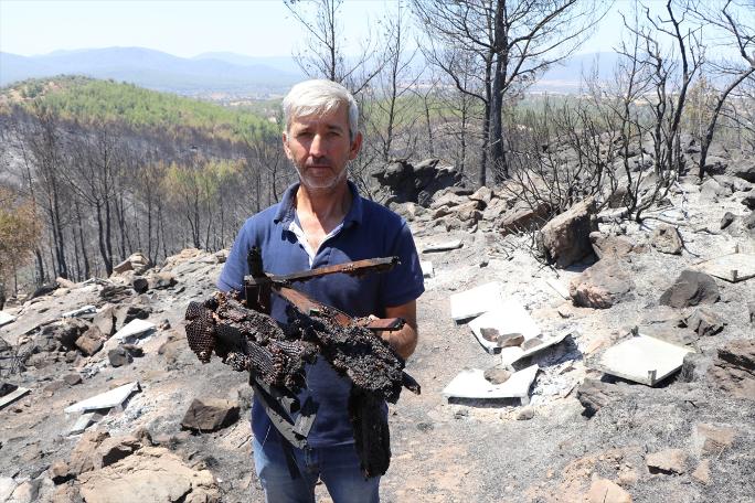 Muğla'da yanan ormanlık alan havadan görüntülendi