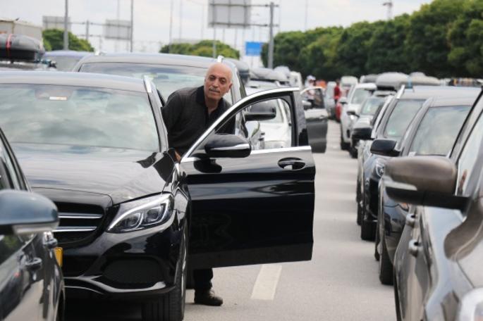 Akın akın dönüyorlar! 2 kilometre kuyruk oluştu