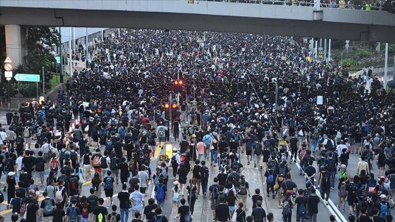 Hong Kong’da iade tasarısına karşı gösteriler hız kesmiyor