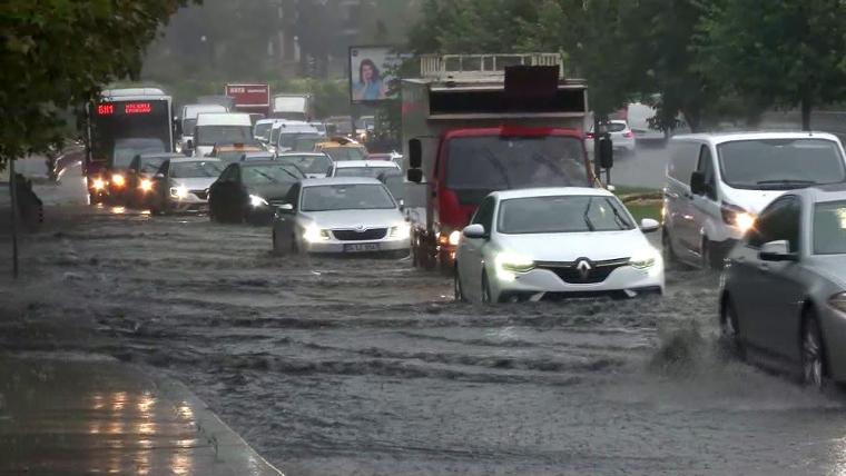 Süper hücre vurdu... İstanbul'dan kareler