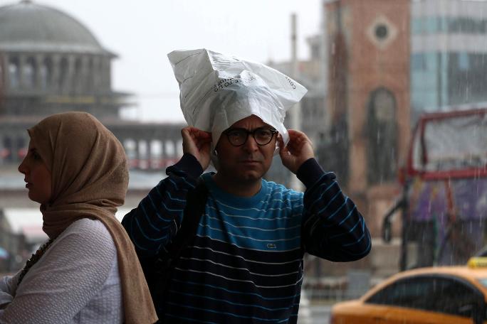 Süper hücre vurdu... İstanbul'dan kareler