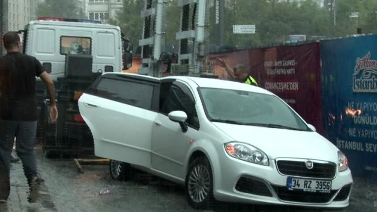 Süper hücre vurdu... İstanbul'dan kareler