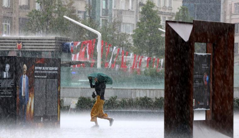 Süper hücre vurdu... İstanbul'dan kareler